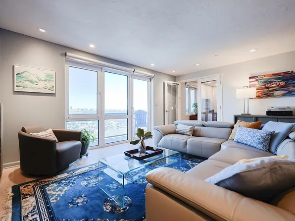 2001 Marina Dr APT 706, Quincy, MA 02171
