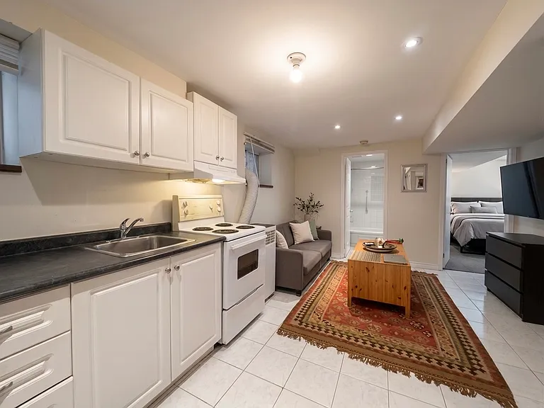 26 Rockvale Ave #BASEMENT — Photo 2