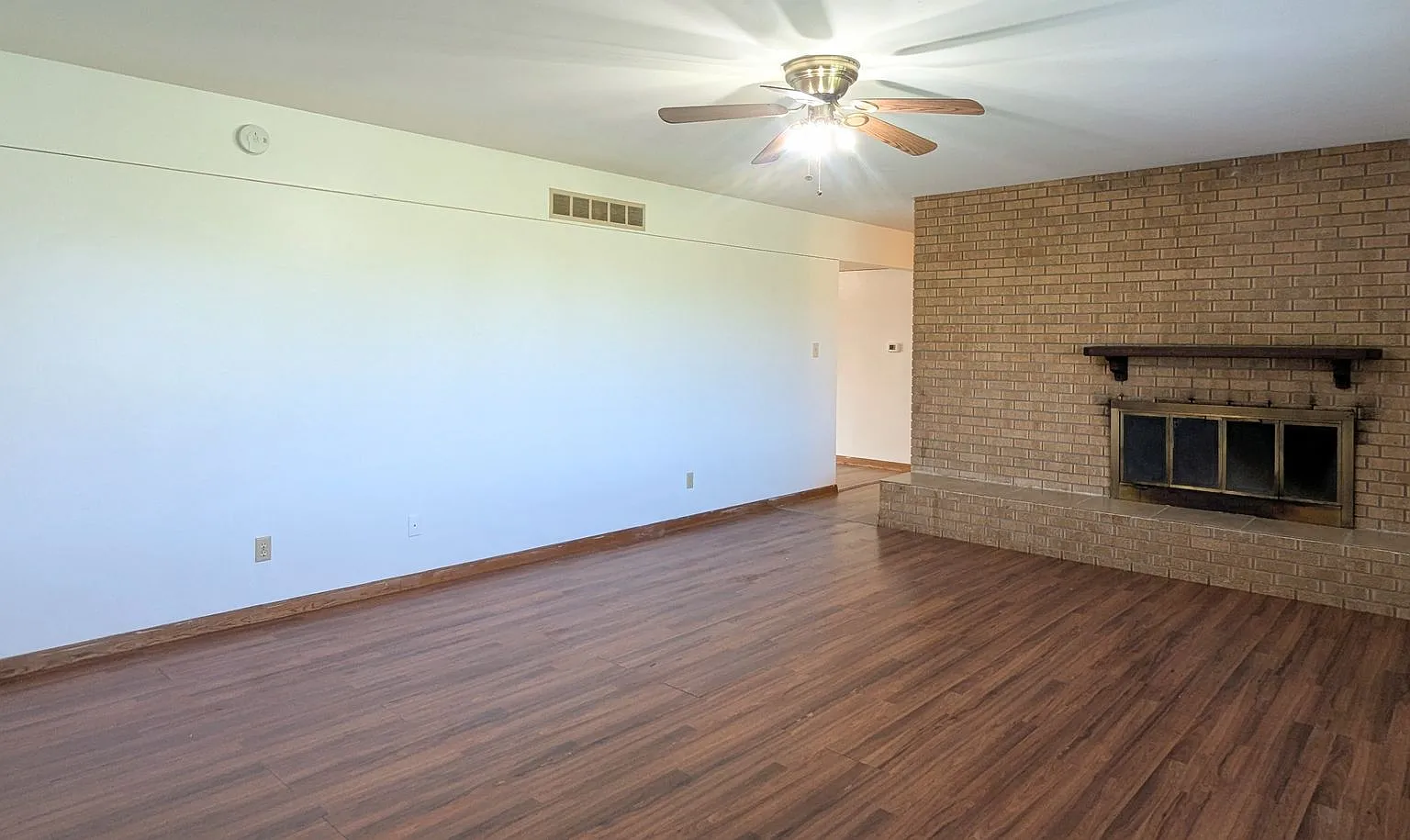 Spacious 3-Bedroom, 2-Bathroom Home — Photo 3