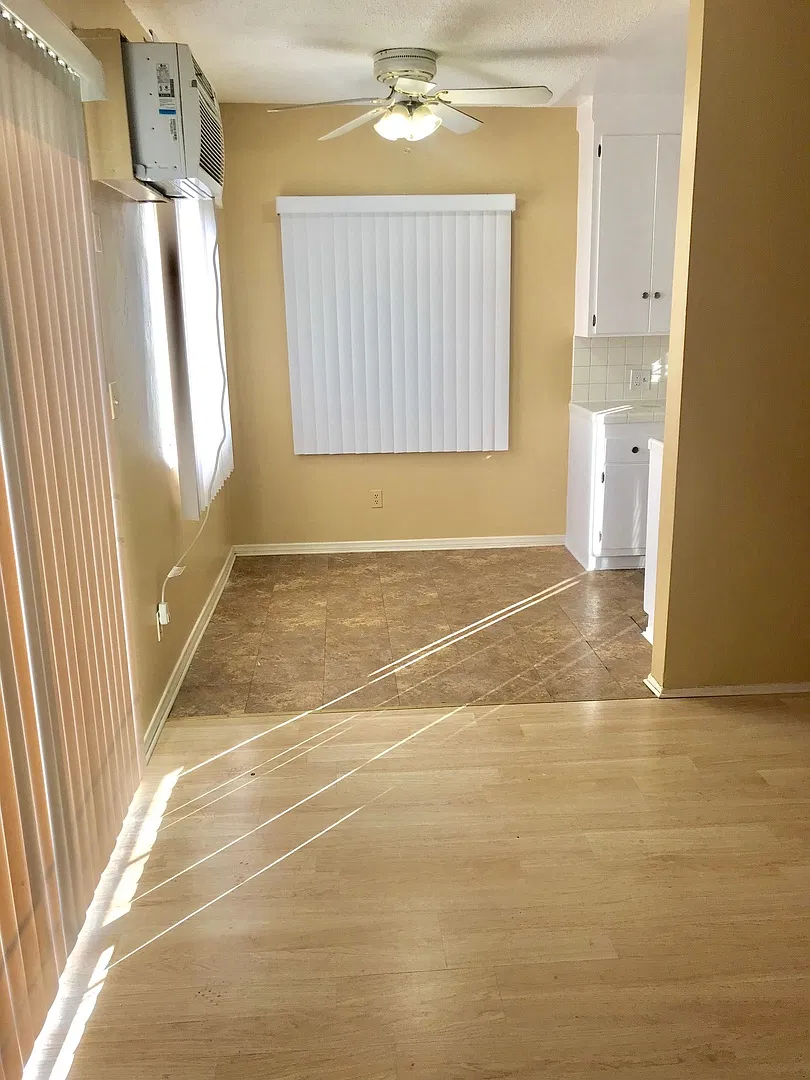 Vintage Apartment in Great Location! A/C, Parking Included, Laundry On-site! — Photo 4