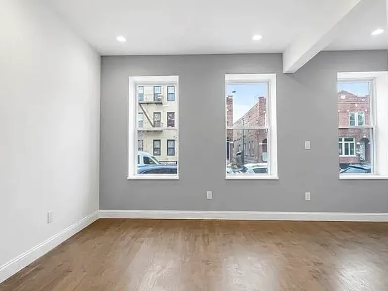 1738 E 4th St #1G — Photo 9