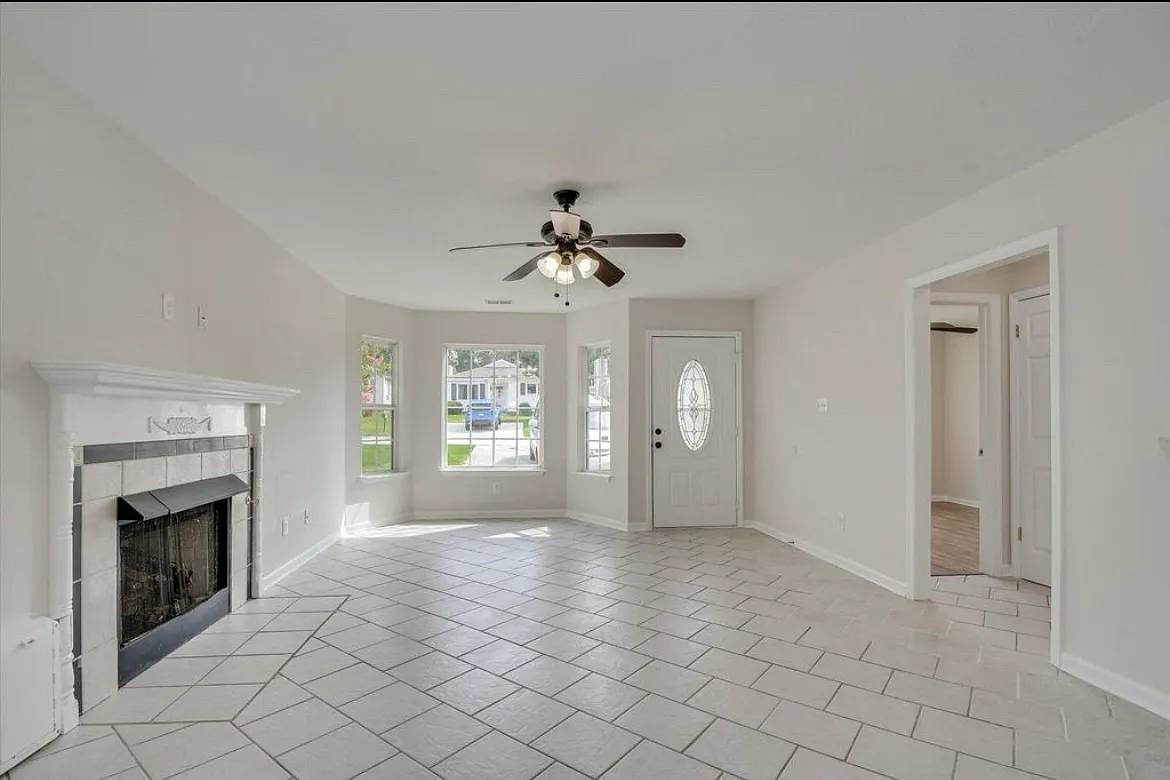 Building Photo - 3908 Almon Dr