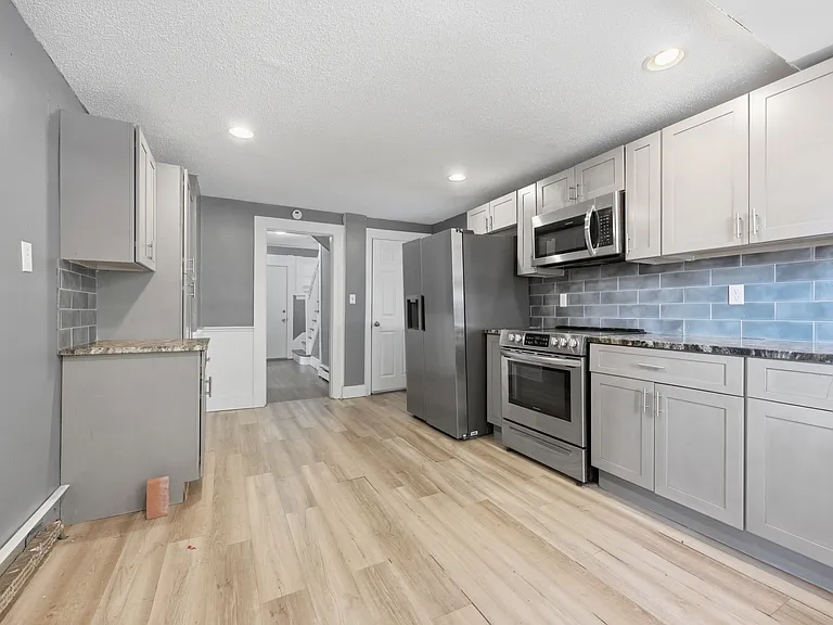 2 Oakland Ave — Photo 16