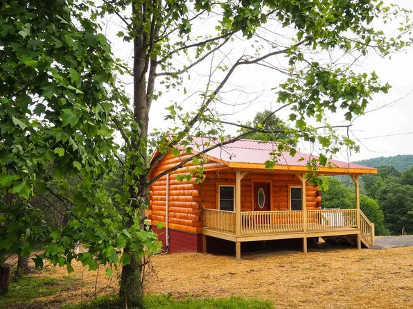 3429 Chantilly Dr, Fancy Gap, VA 24328