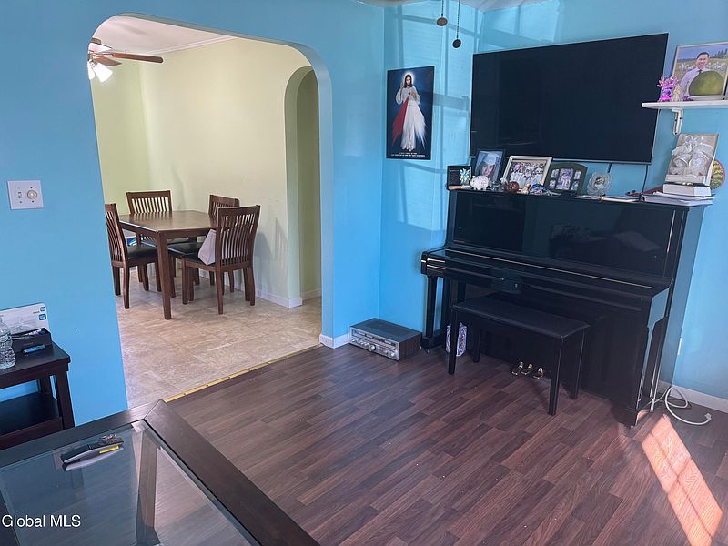 5th image of 1716 Dorsett Street