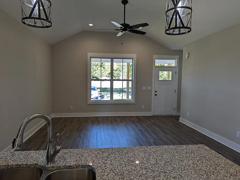 505 W Preston St — Photo 14