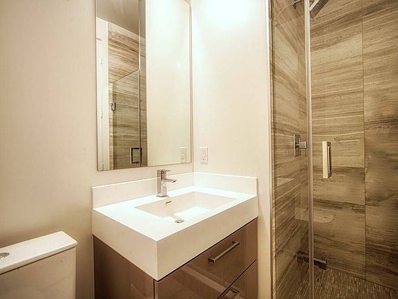 4th image of 1 Yorkville Ave #5605