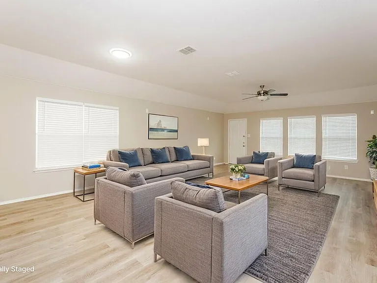 3737 Sapphire St — Photo 4