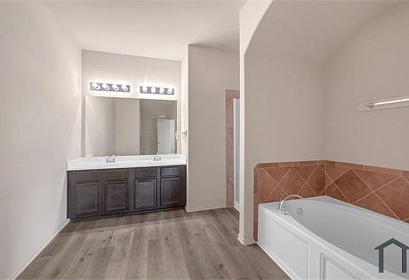 5th image of 7846 Maverick Trace Ln