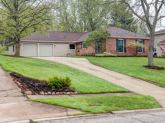 2nd image of 883 S Parkview Dr