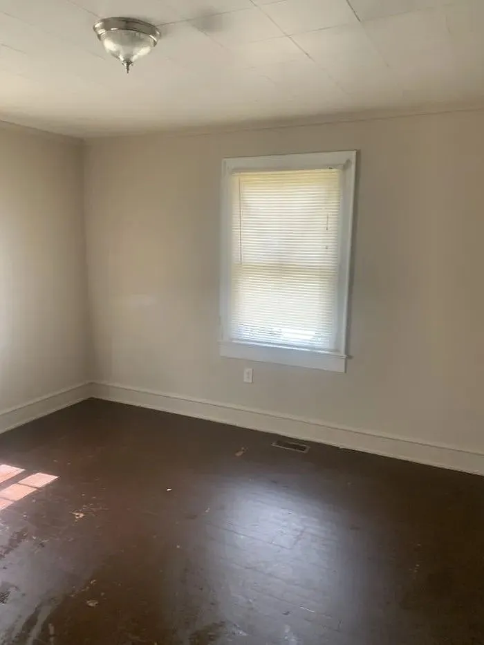 2 bed, 1.0 bath, $875 — Photo 2