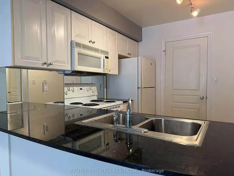 801 Bay St #602 — Photo 3