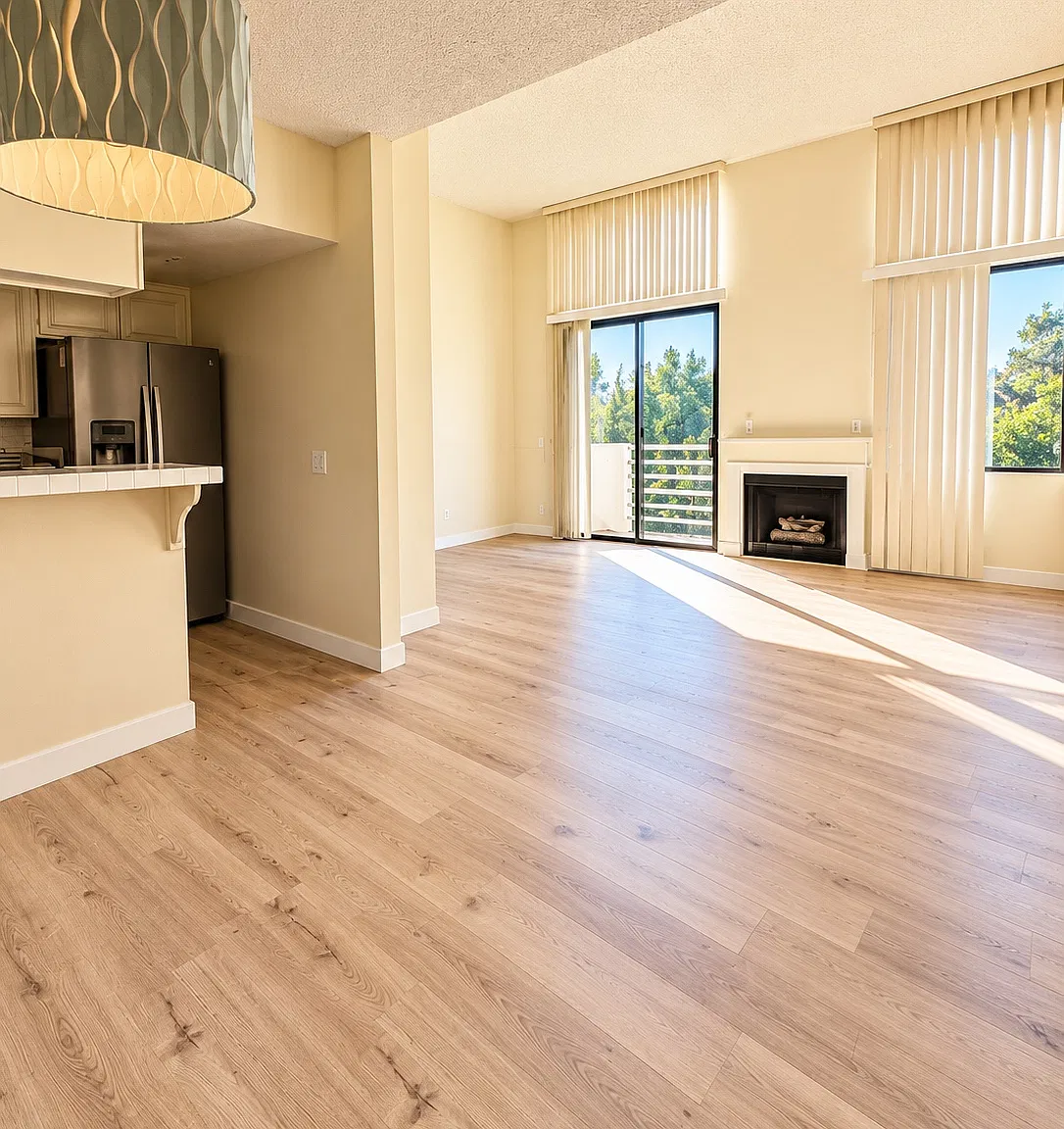 15045 Dickens St — Photo 2
