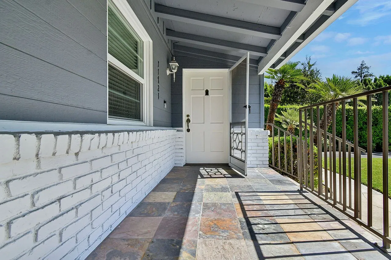4 bed, 2000 sqft, $6,350 — Photo 3
