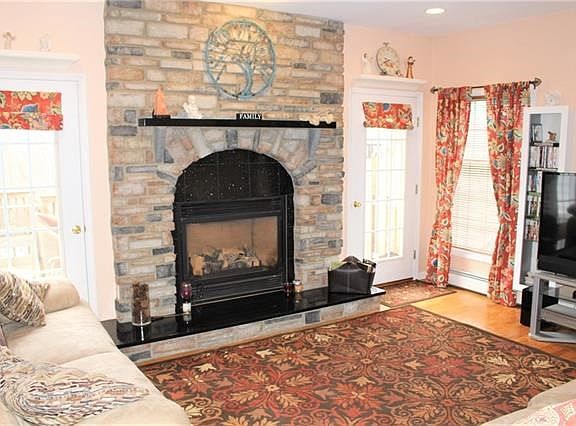 3rd image of 3 Lauren Ct