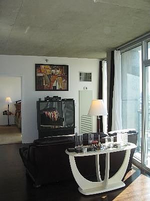3rd image of 611 S Wells St #2604