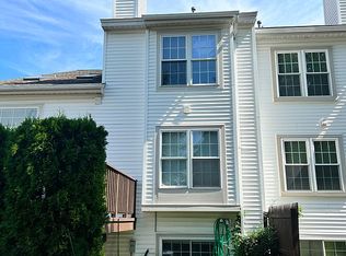 5 Empire Cir, Rensselaer, NY 12144