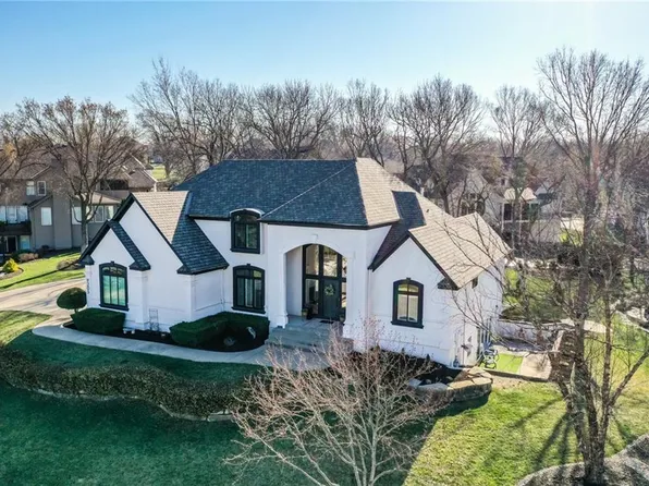 9205 Redbud Ln, Lenexa, KS 66220