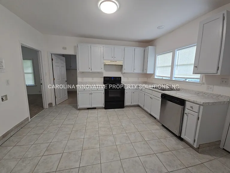 610 N Pear St — Photo 4