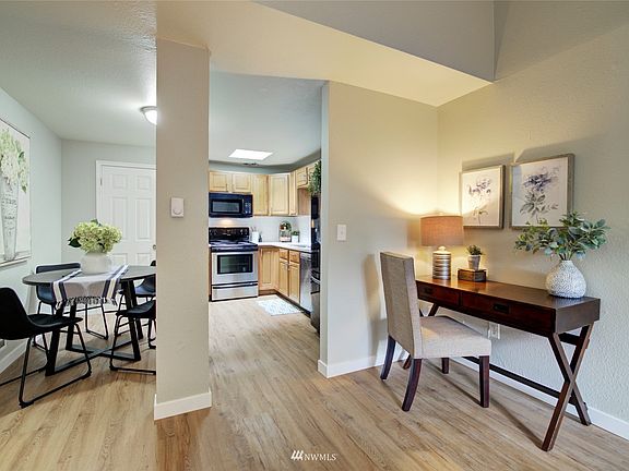 There's a perfect niche off the great room with space for a desk. Perfect for those work-from-home days!  