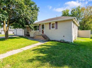 735 W 8th Ave, Oshkosh, WI 54902