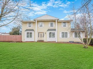 11 Julie Ln, Selden, NY 11784