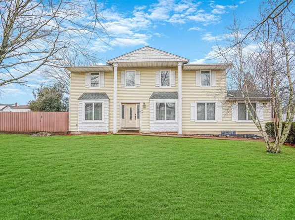 11 Julie Lane, Selden, NY 11784