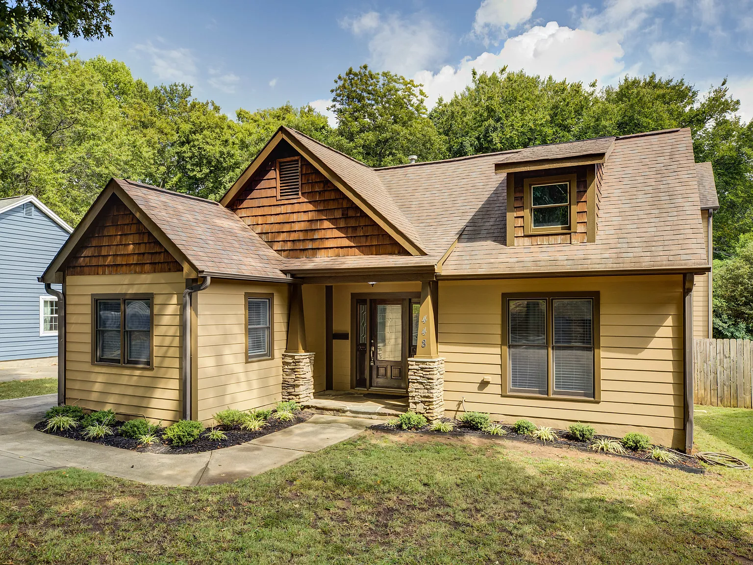 5 bed, 3.5 bath, 2700 sqft, $3,500 — Photo 4