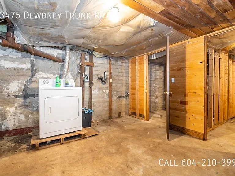 33475 Dewdney Trunk Rd — Photo 23
