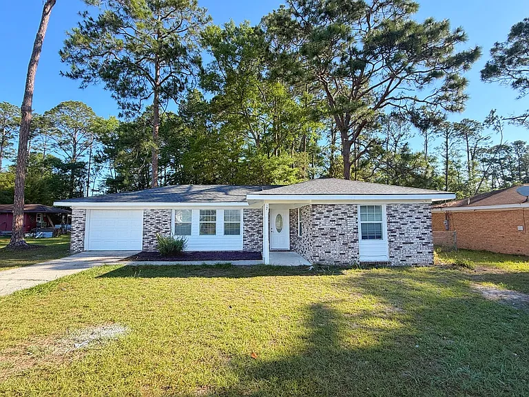 521 Azalea St — Photo 2