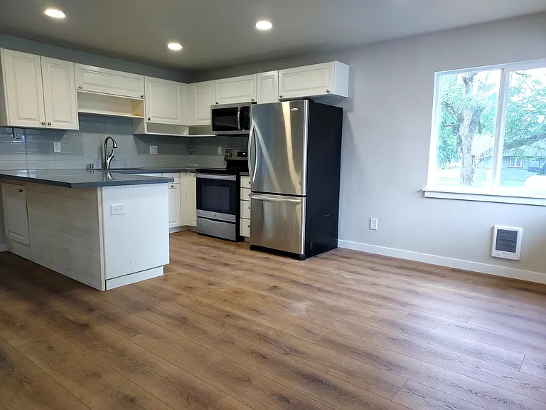 411 Anderson Ave — Photo 8