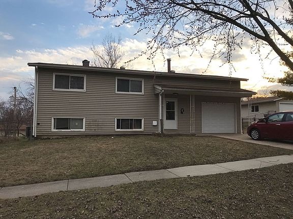 2nd image of 407 Tanglewood Dr