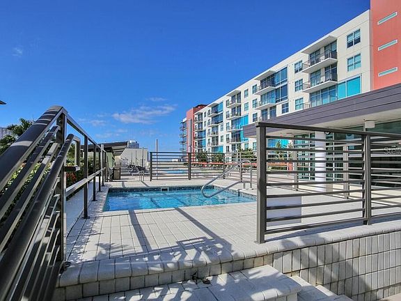 3rd image of 1120 E Kennedy Blvd Unit 817