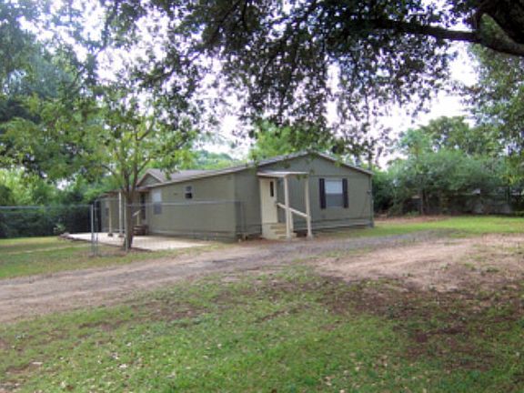 2nd image of 106 Yupon Dr