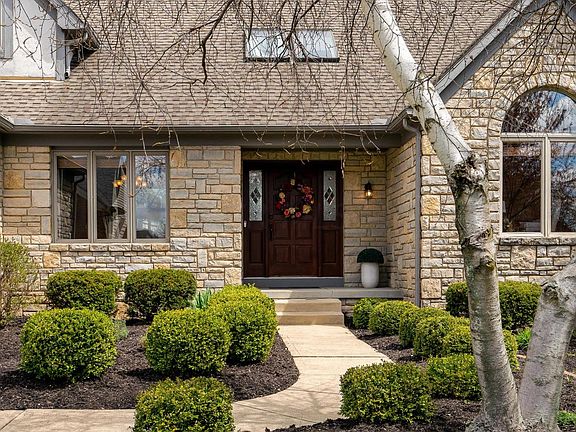 2nd image of 5853 N Tarton Cres