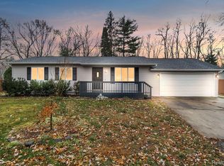 9605 Vista Ln, Commerce Township, MI 48382