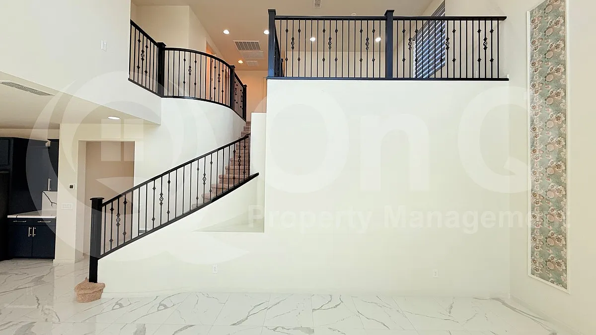 5 bed, 4.0 bath, 3646 sqft, $5,099 — Photo 4