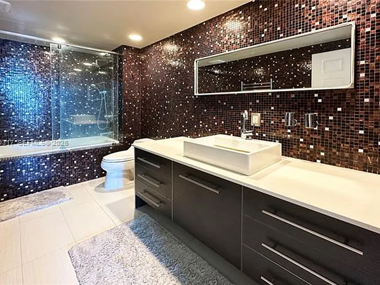 2000 N Bayshore Dr #614 — Photo 10