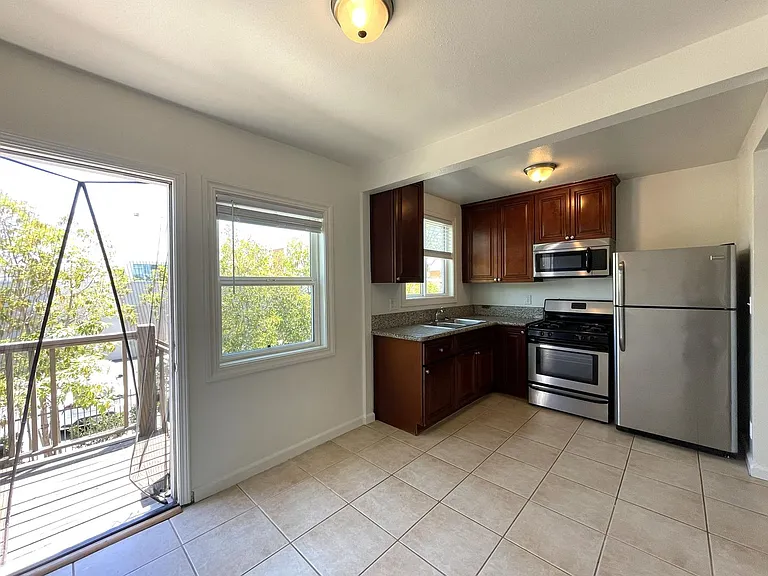 4327 McClintock St — Photo 4