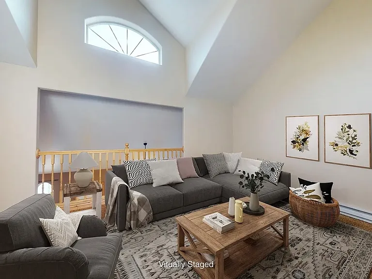 524 E Broadway St — Photo 17