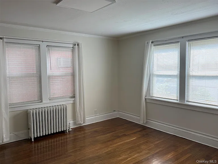 1082 Lynn Pl — Photo 2