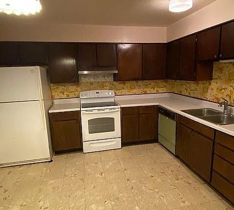 4th image of 800 Manor Dr