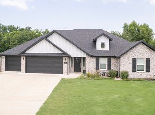 106 Kindley Ct, Gravette, AR 72736