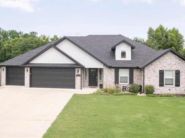 106 Kindley Ct, Gravette, AR 72736