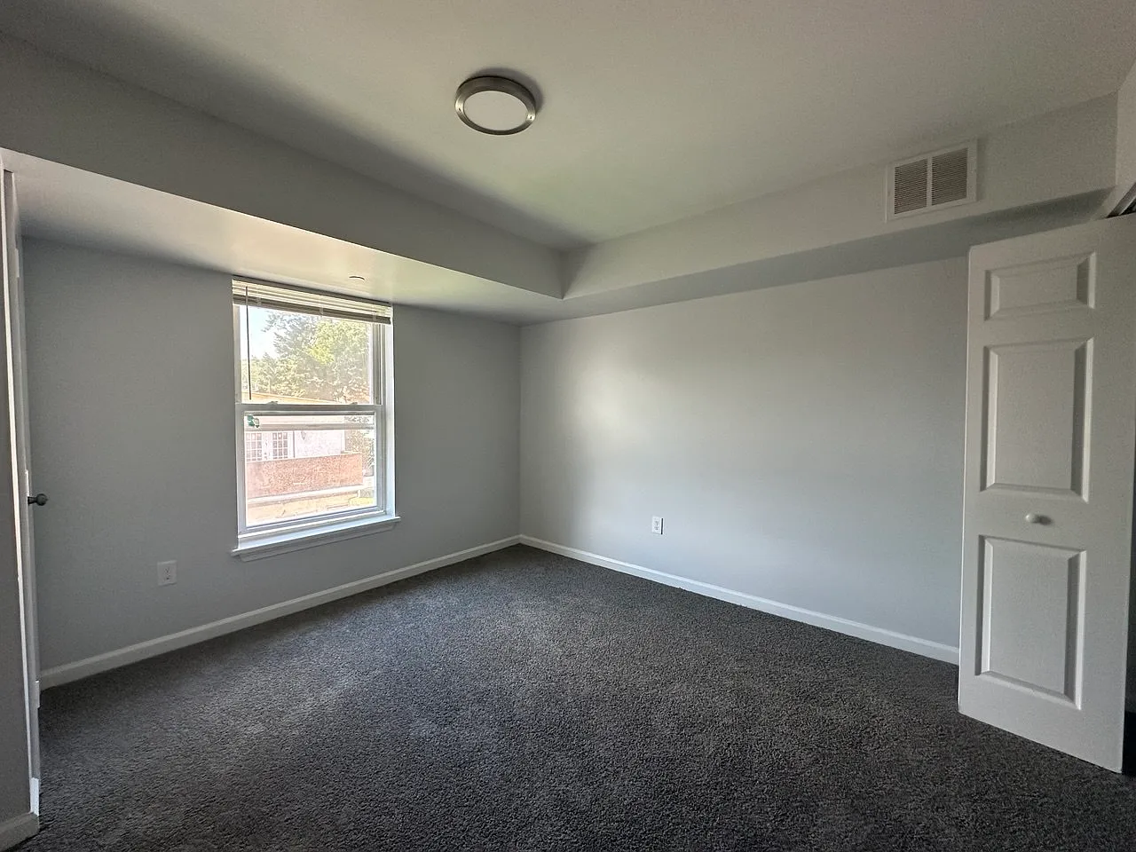 3 bed, 2200 sqft, $1,695 — Photo 4