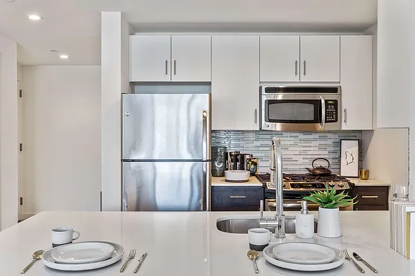 Rented by Greystar | media 3