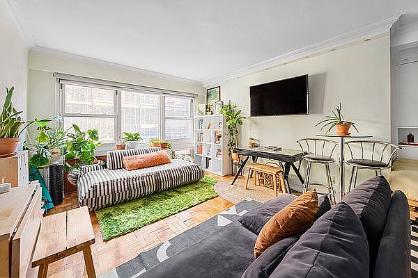 1st image of 210 E 63rd St APT 10B
