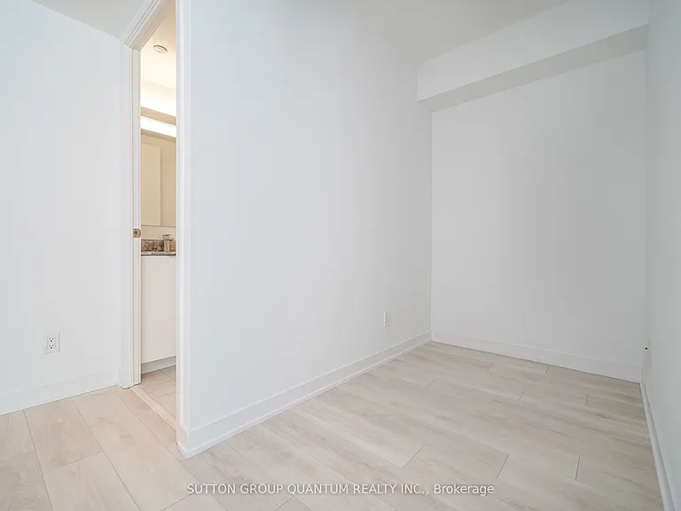 18 Maitland Ter #902 — Photo 10
