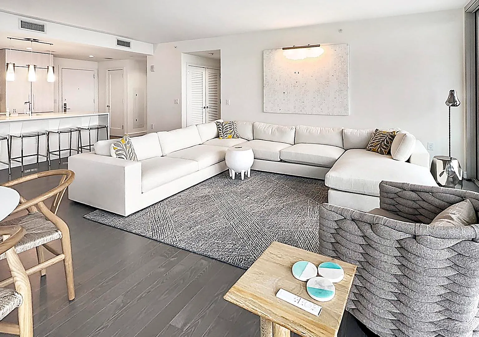 2 bed, 1693 sqft, $5,900 — Photo 3