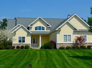 1825 Fox Ridge Trl, Saint Joseph, MI 49085